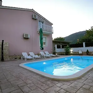 Tago With Heated New Pool Kaštela